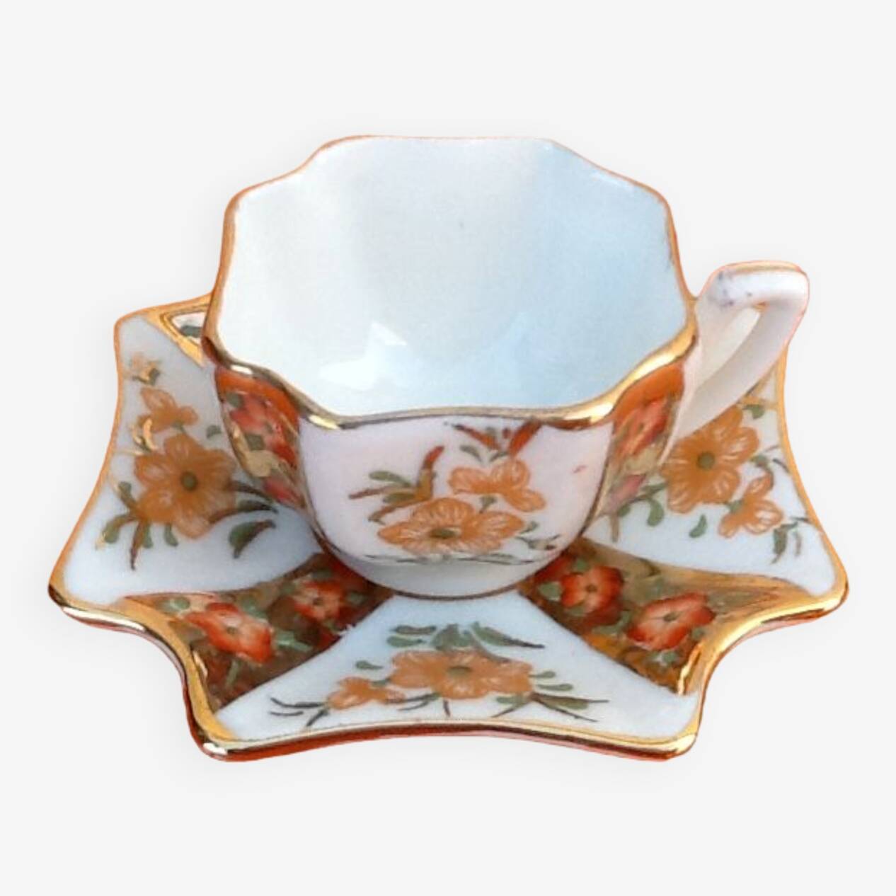 Small cup/saucer. Fine porcelain.