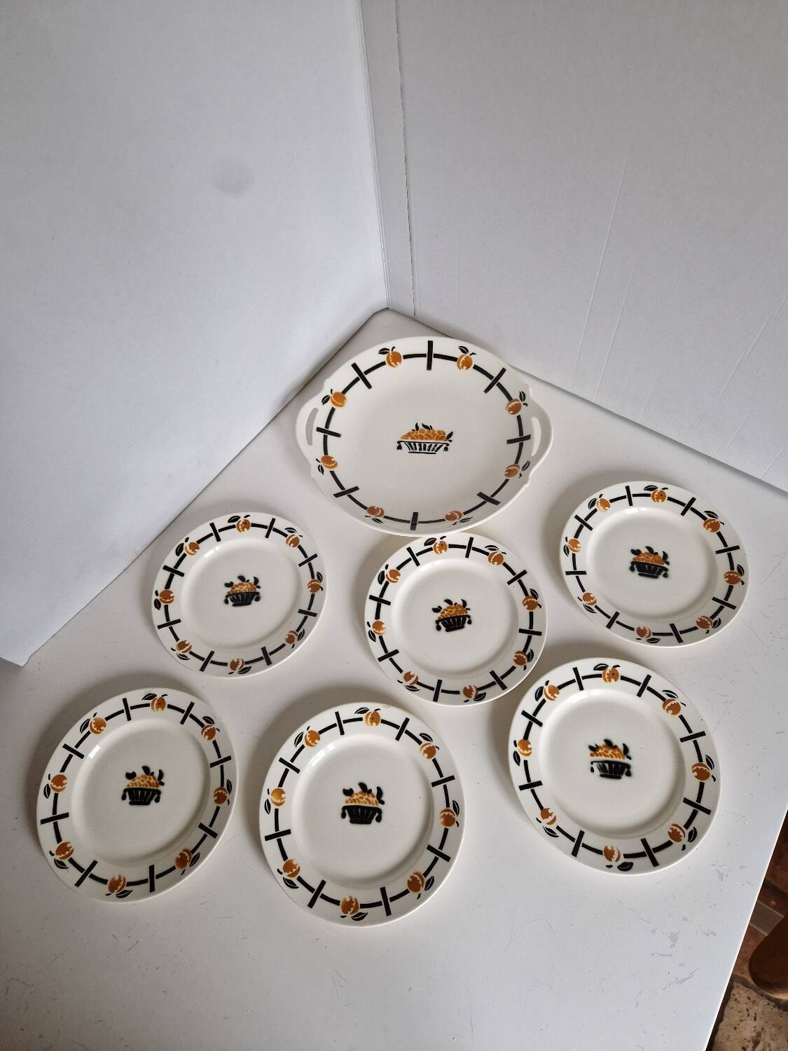 Plat et 6 assiettes à dessert art deco Badonviller