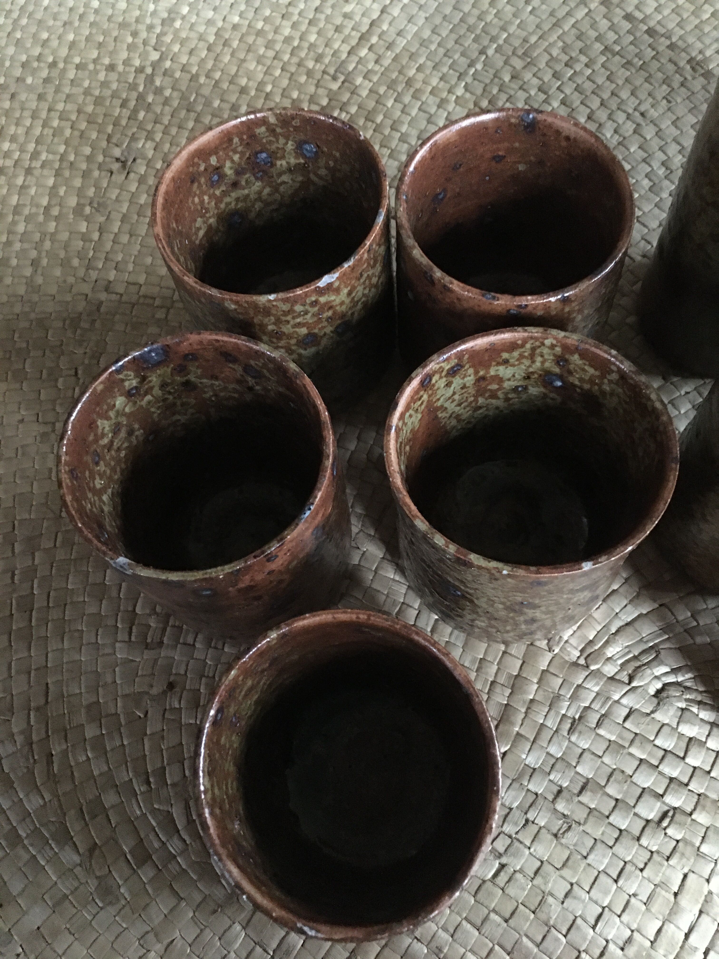 Lot de  10 tasses en grès