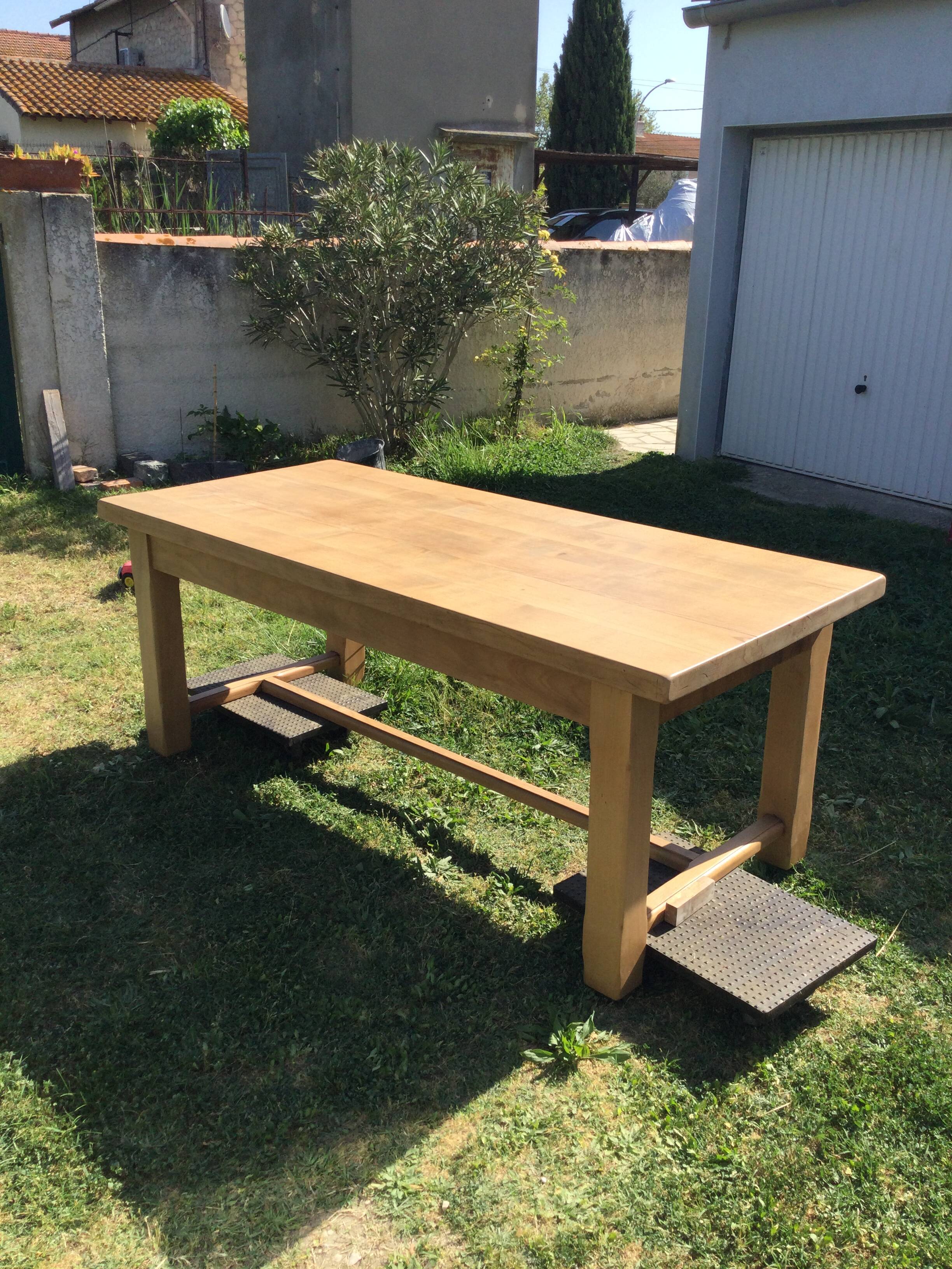 Farm table