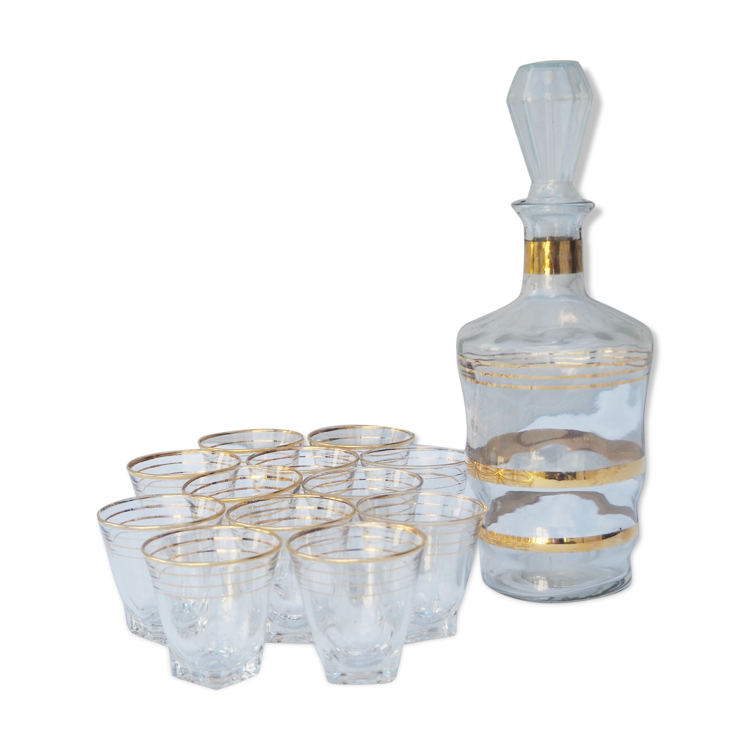 Golden liqueur service from the 1950s-1960s and its 12 glasses