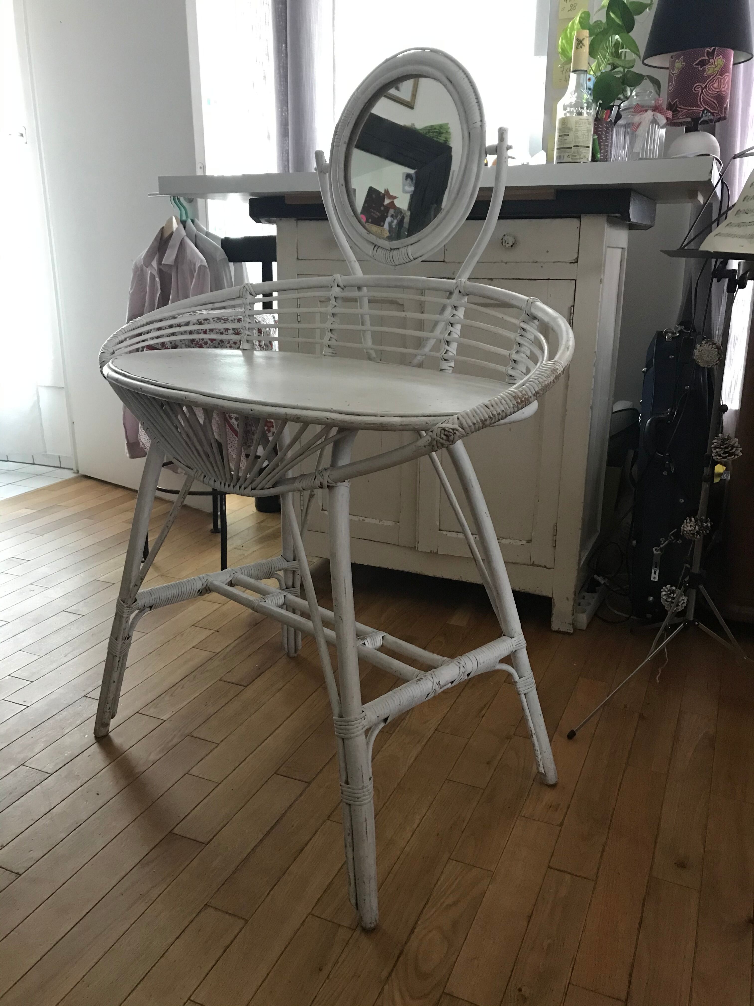 Vintage rattan hairdresser