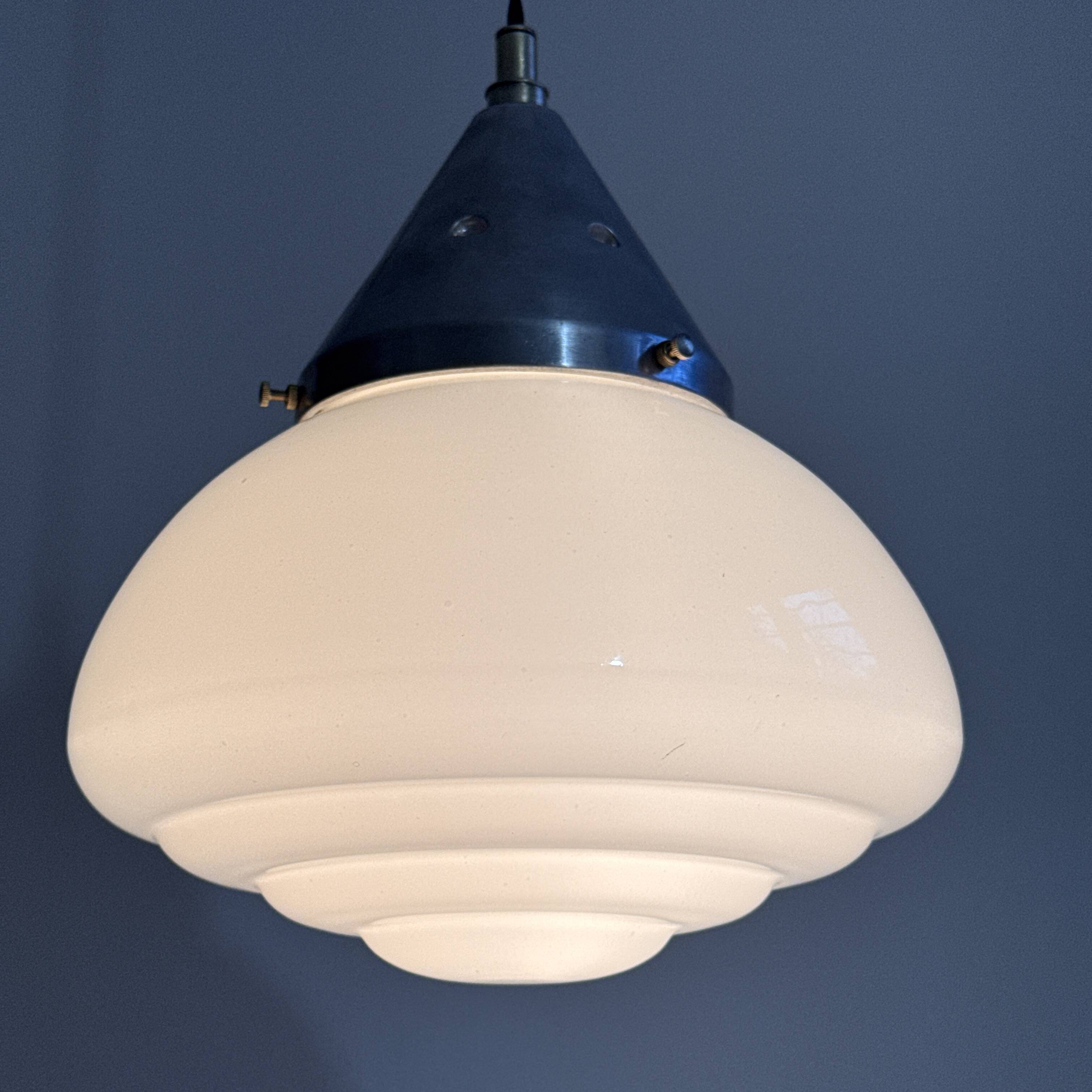ANTIQUE ART DECO SUSPENSION IN OPALINE