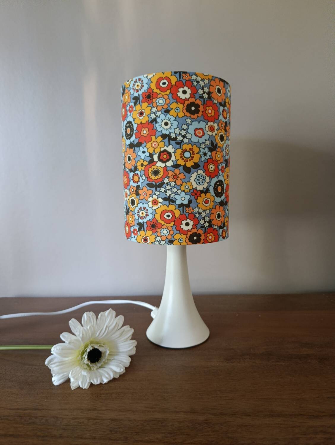 vintage white metal lamp, 70's flower power style shade