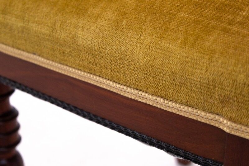 Table with four chairs from the early 20th century