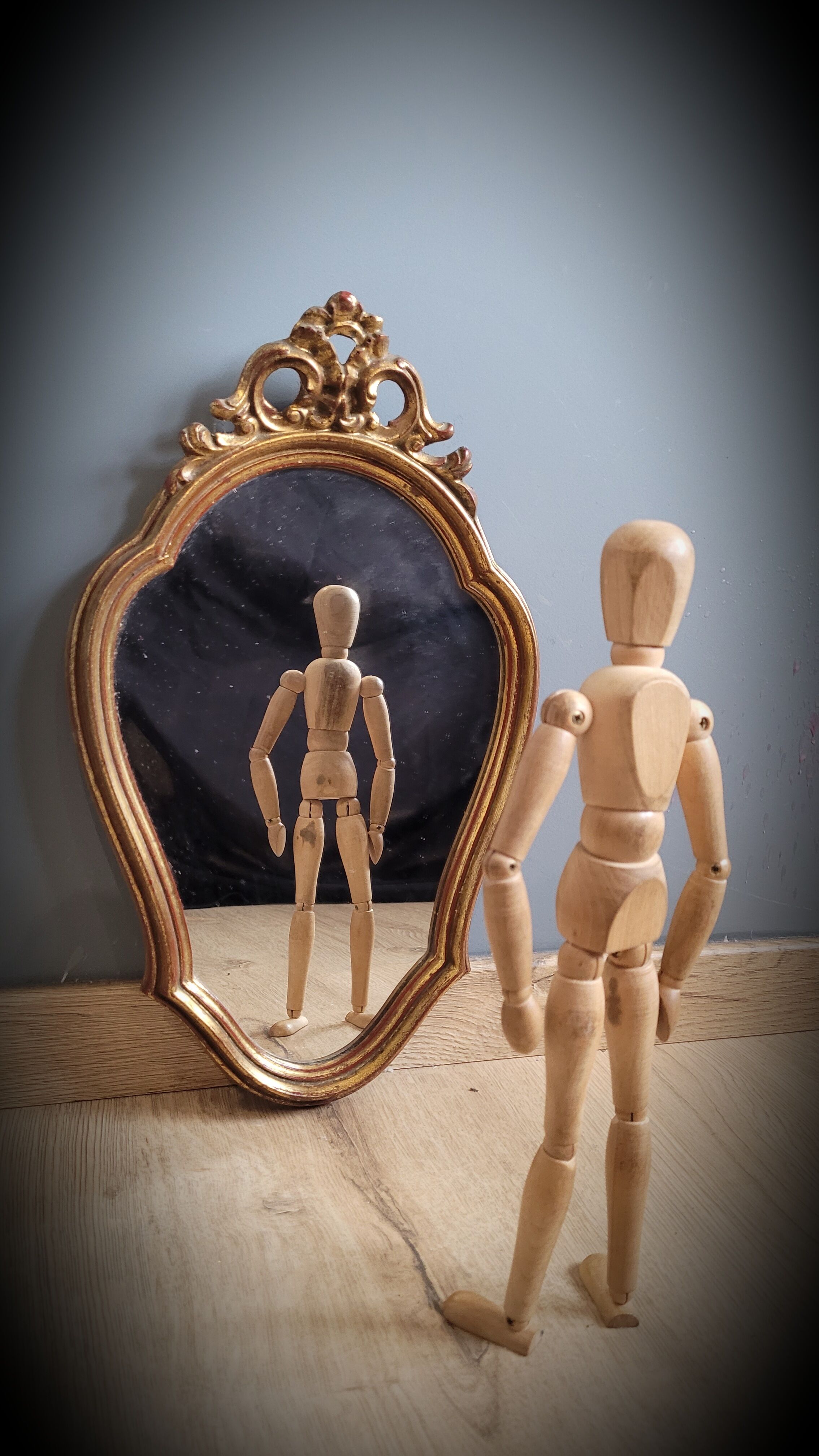 Ornate golden mirror 40x24