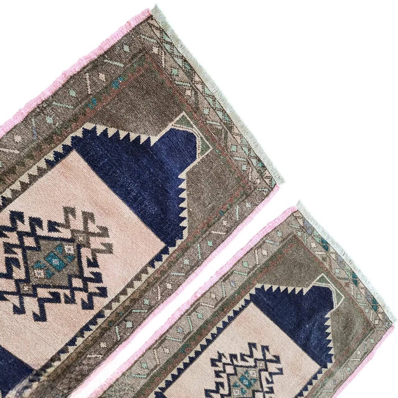 Vintage Turkish hallway rug 53x1 cm