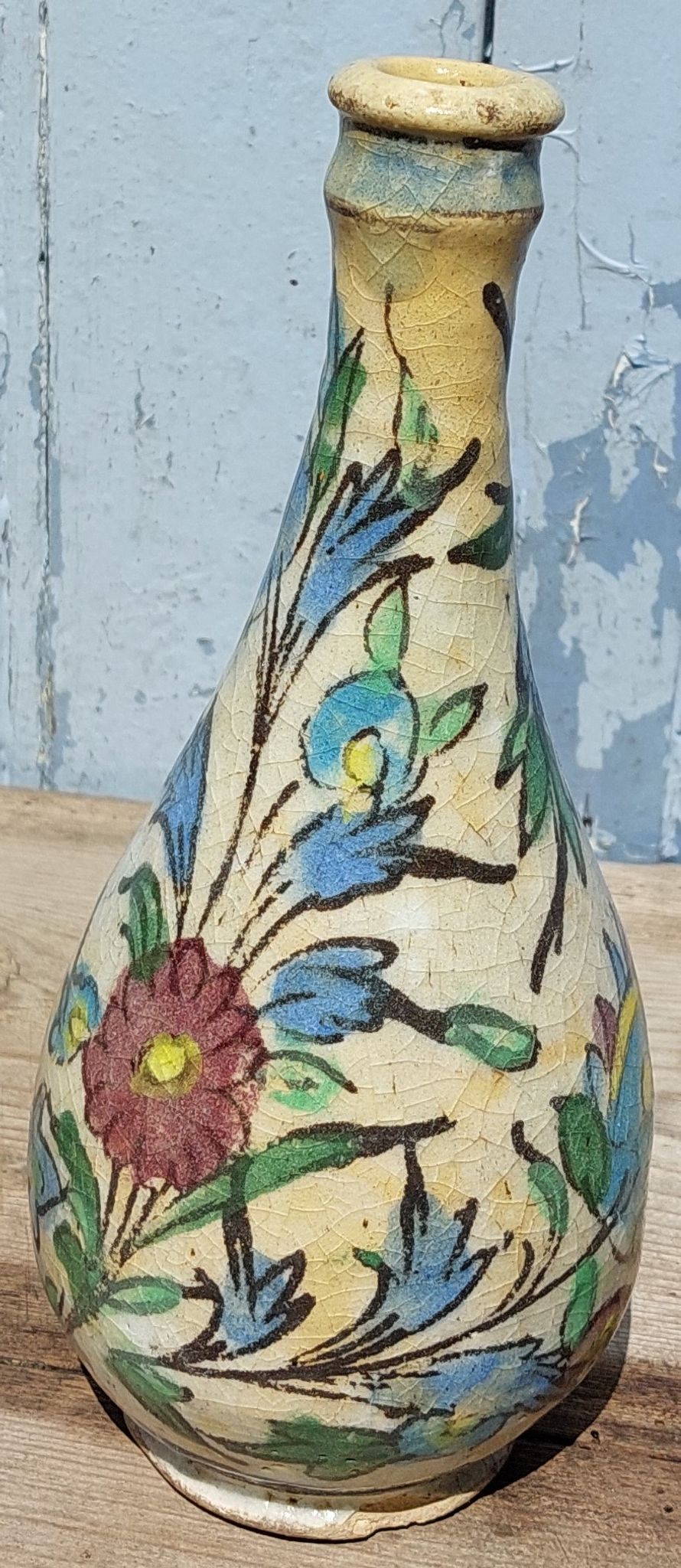 Bouteille en céramique siliceuse Iznik Turquie à décor floral 19ème siècle