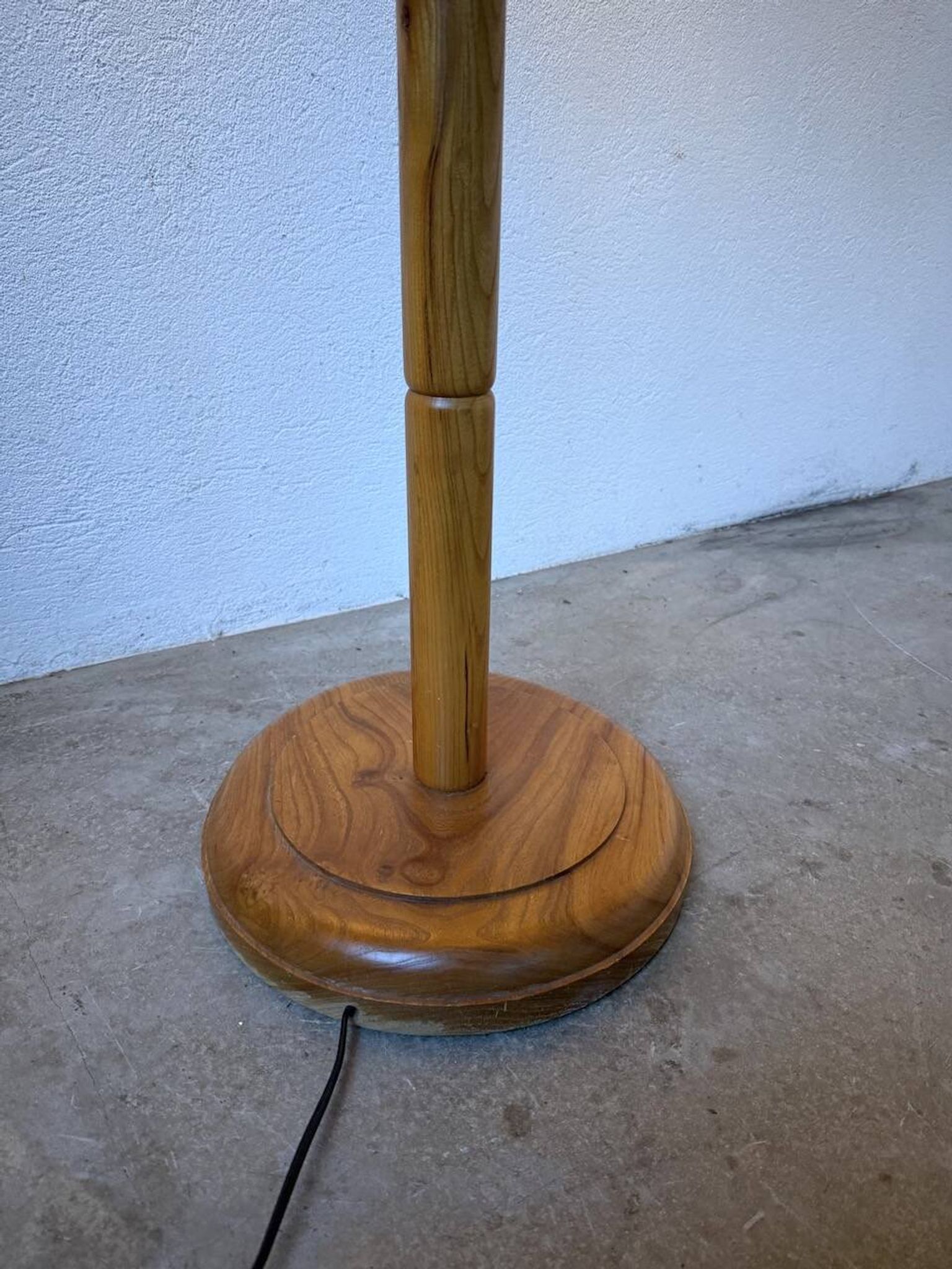 Lampadaire en orme motifs « fleurs », années 70