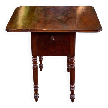 Table de chevet victorienne à volets et tiroirs