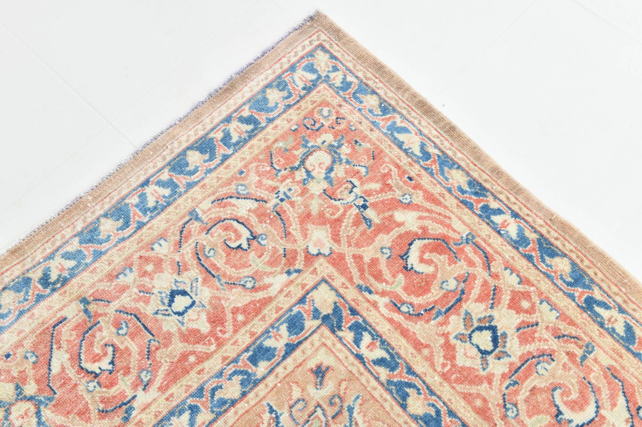 Tapis persan classique bleu et pêche
