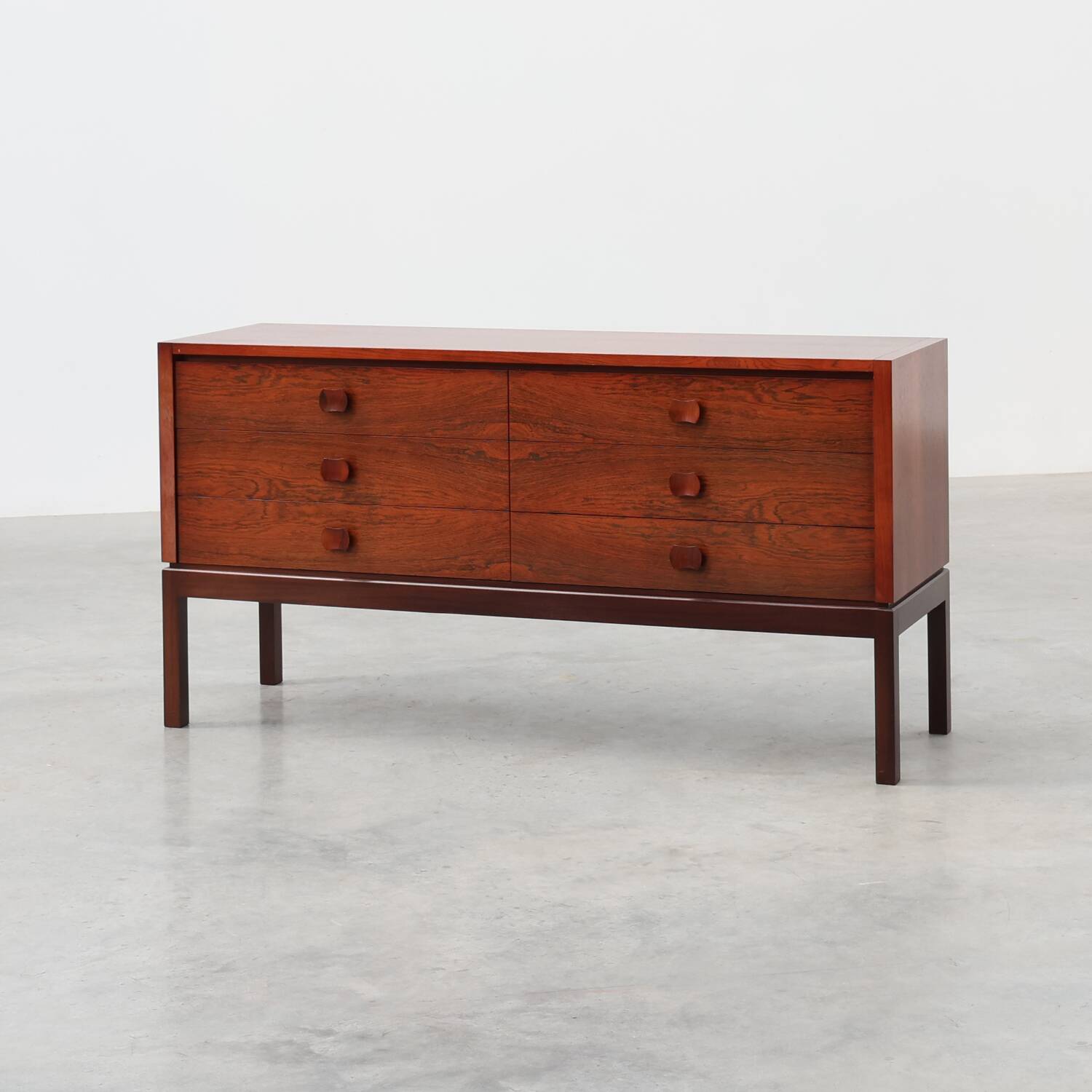 Commode danoise moderne du milieu du siècle, Danemark, vers les années 1960.
