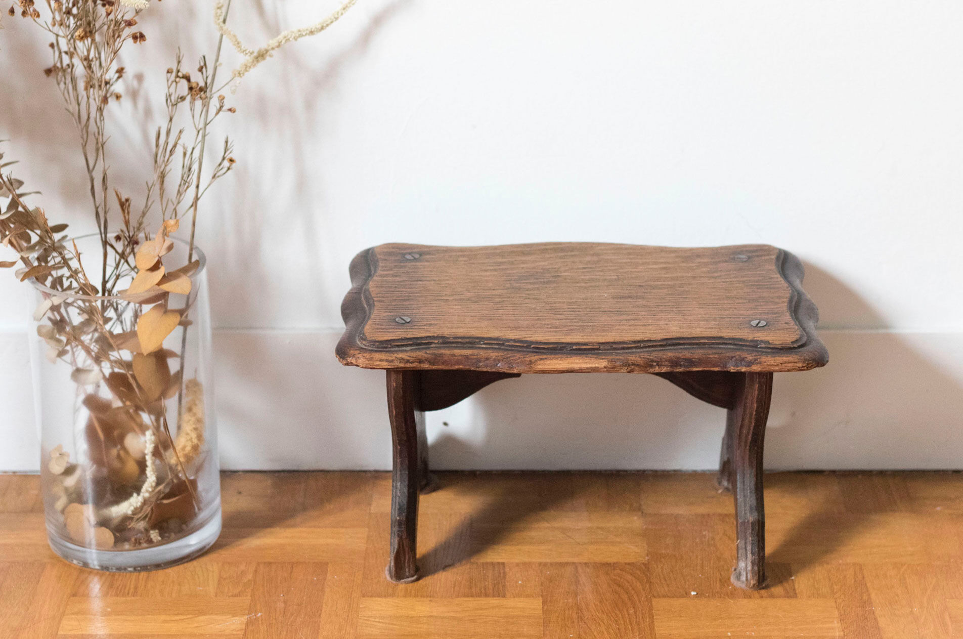 Walking stool feet in solid oak