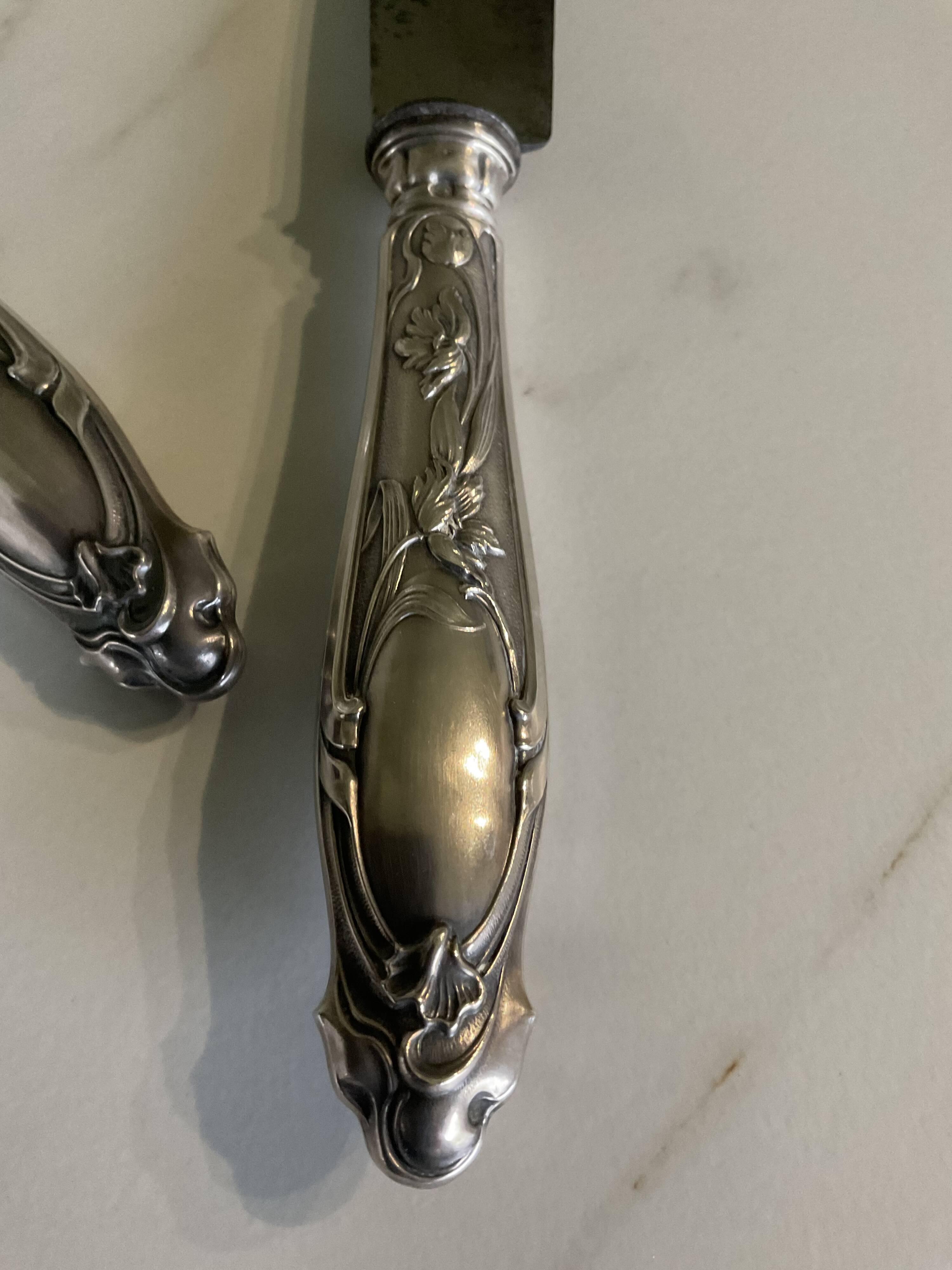 Leg cutlery set. Silver handles.