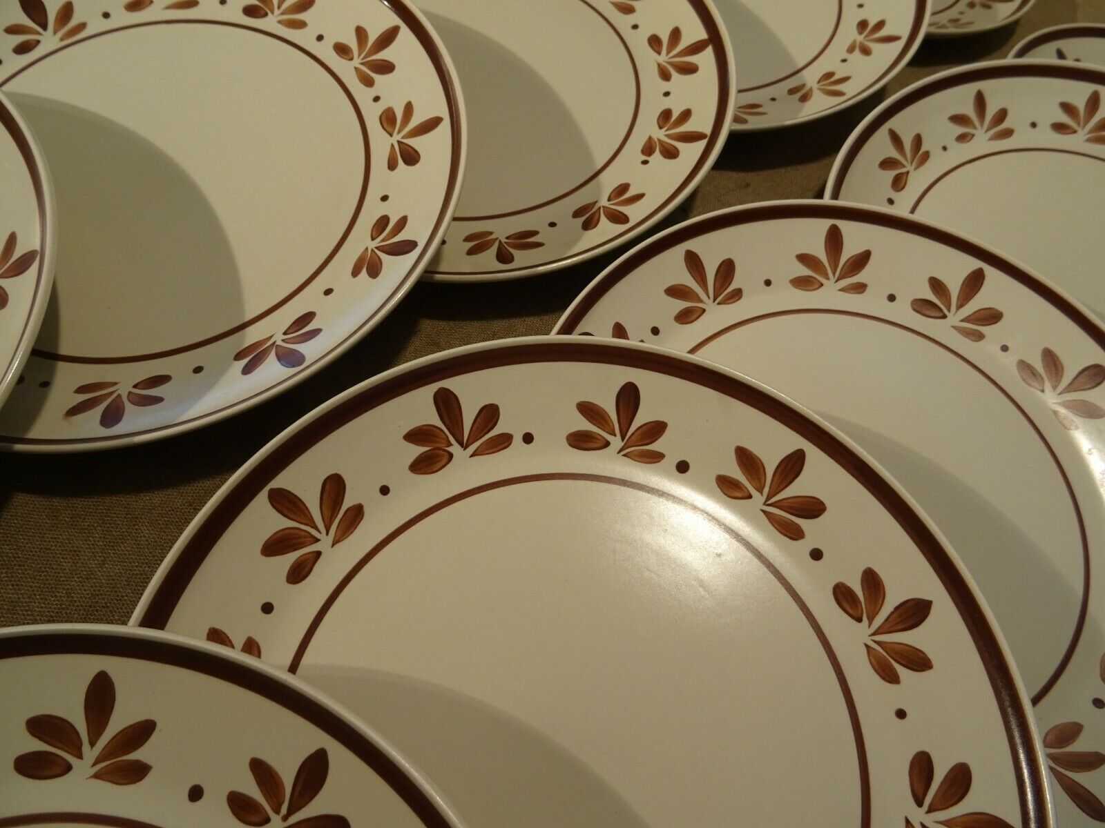 Set of 10 flat plates salins decoration Jurançon painted vintage hand