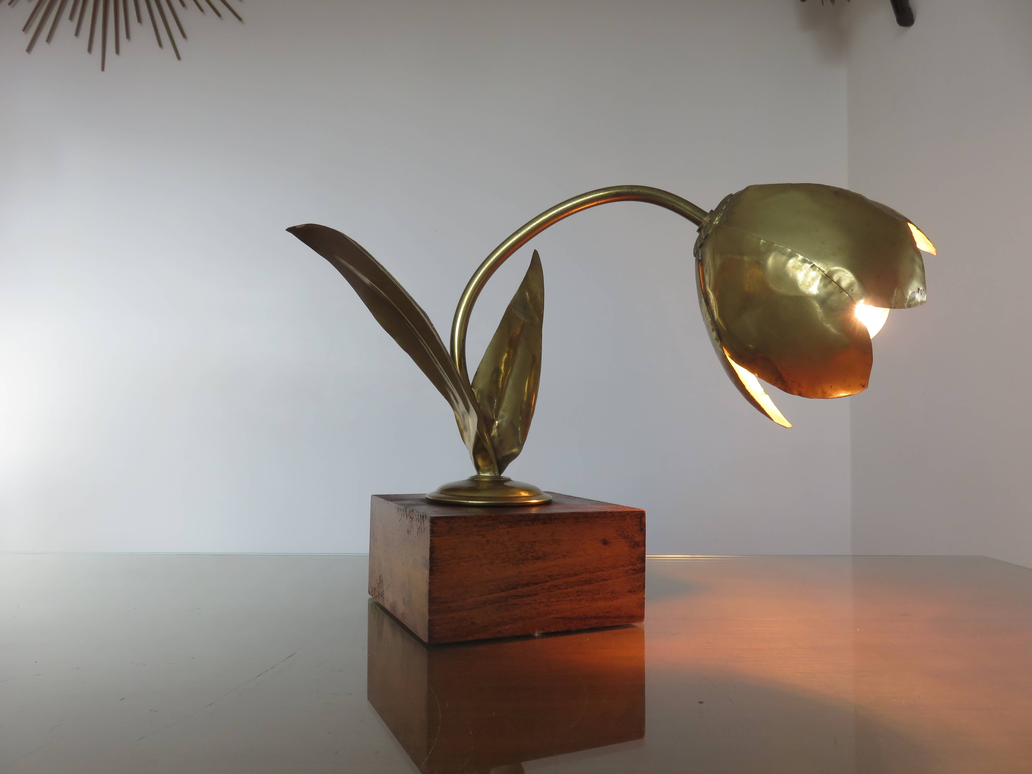 "Flower" lamp in gilded brass and wooden base 1970