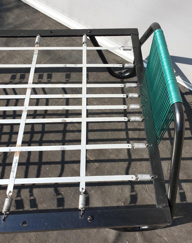 Metal bed  scoubidous green metal