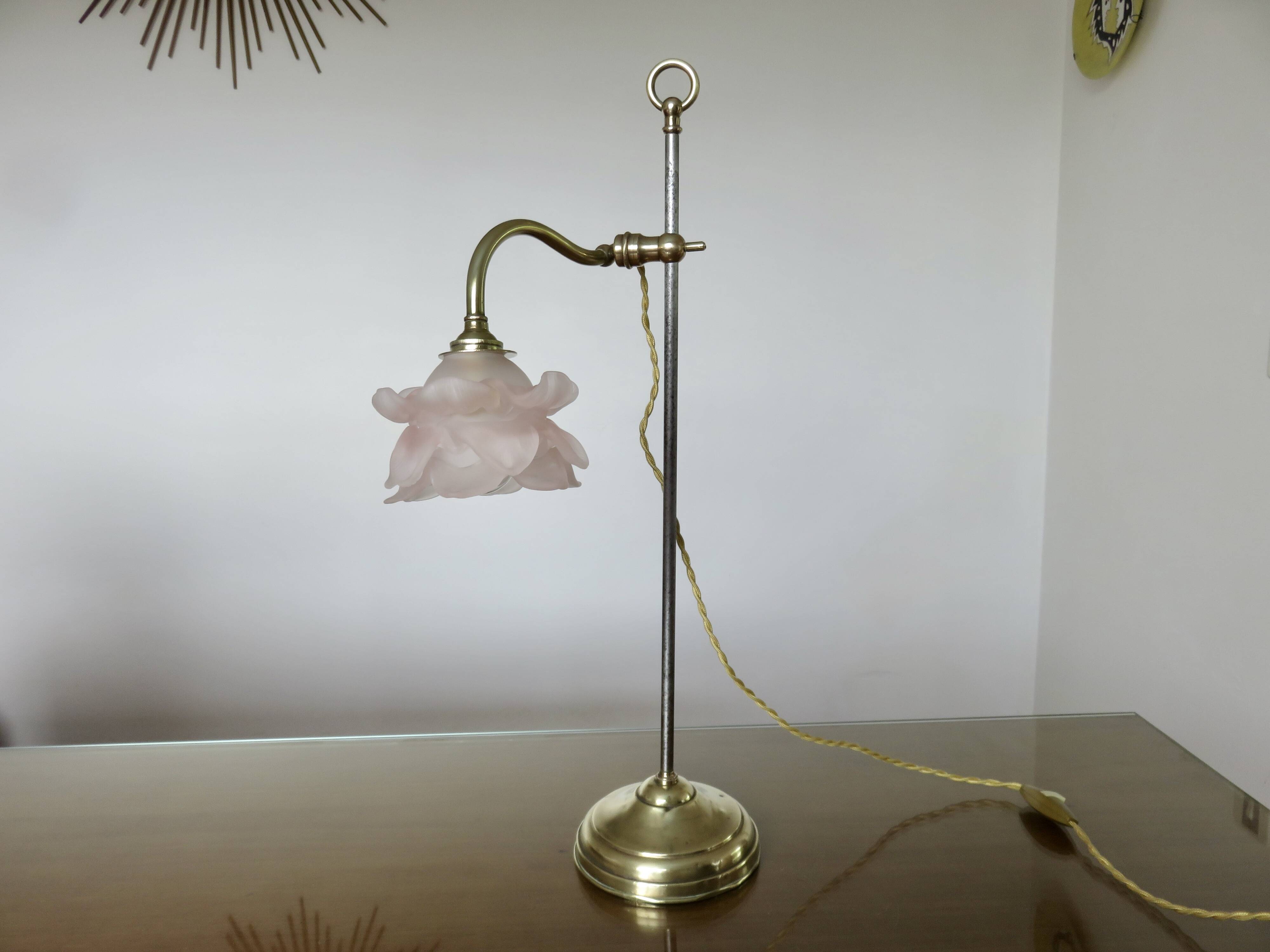 Art Nouveau jeweler's lamp in bronze and glass paste tulip