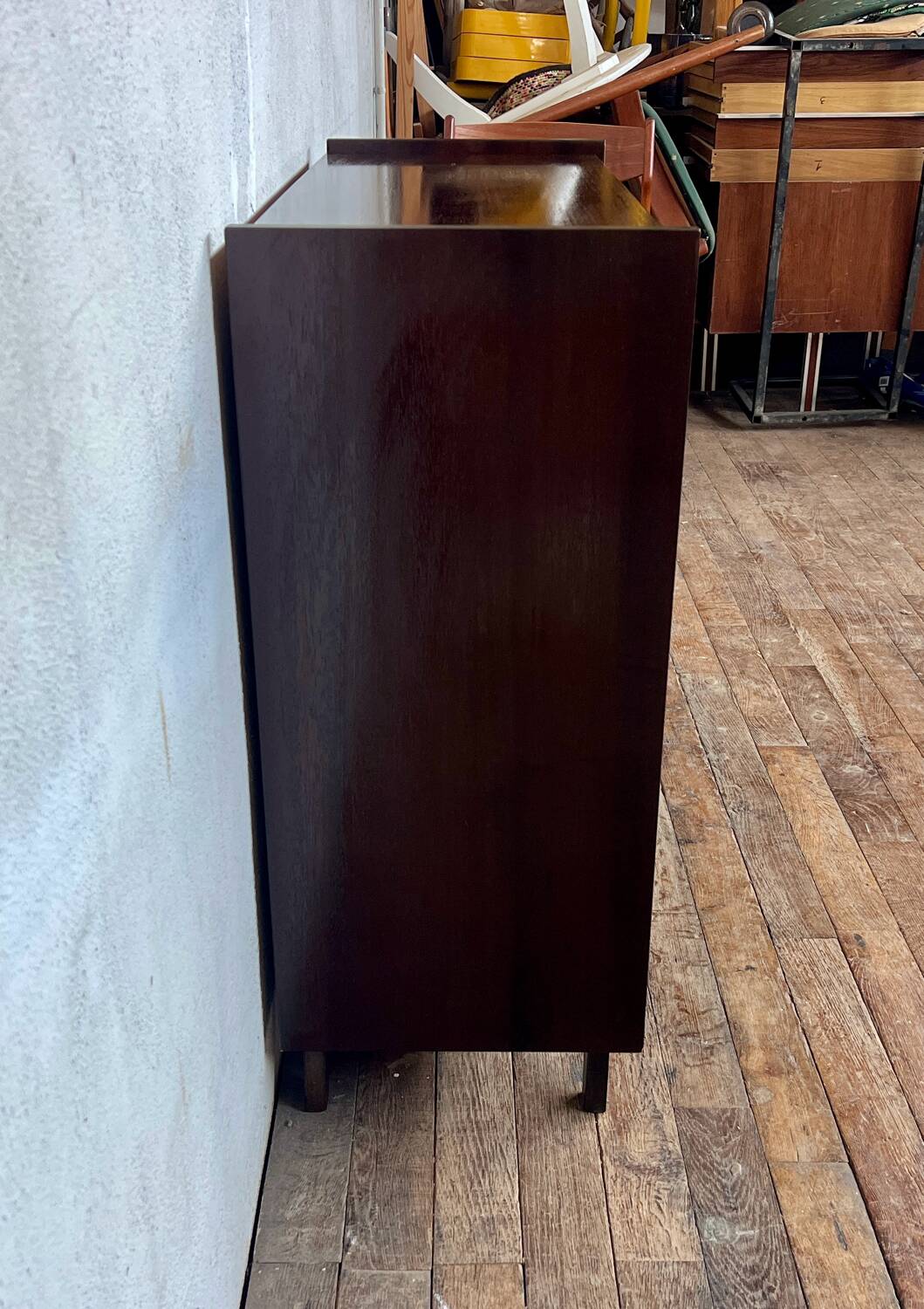 Furnished shoe cabinet with sliding doors