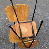 2 chaises d'atelier en bois et acier noir années 1950