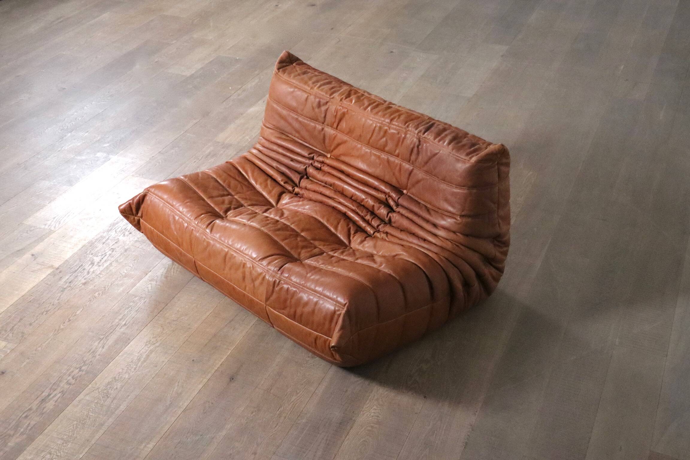 Canapé deux places Togo original Ligne Roset en cuir par Michel Ducaroy années 80
