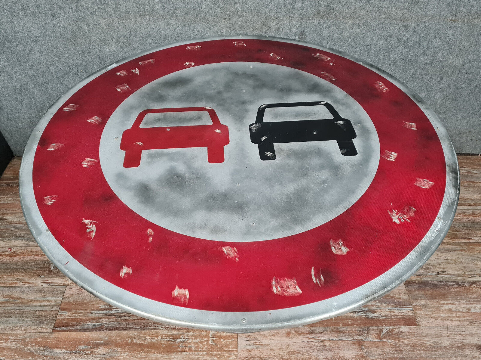 Industrial table made with an XXL road sign