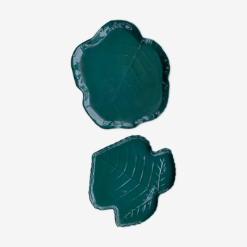 Deux plats vide poche barbotine, biscuits en forme de feuille verte vintage