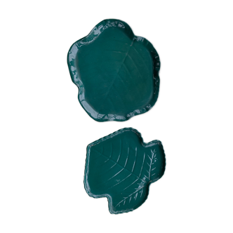 Two dishes empty pocket slurry, biscuits in the shape of vintage green leaf