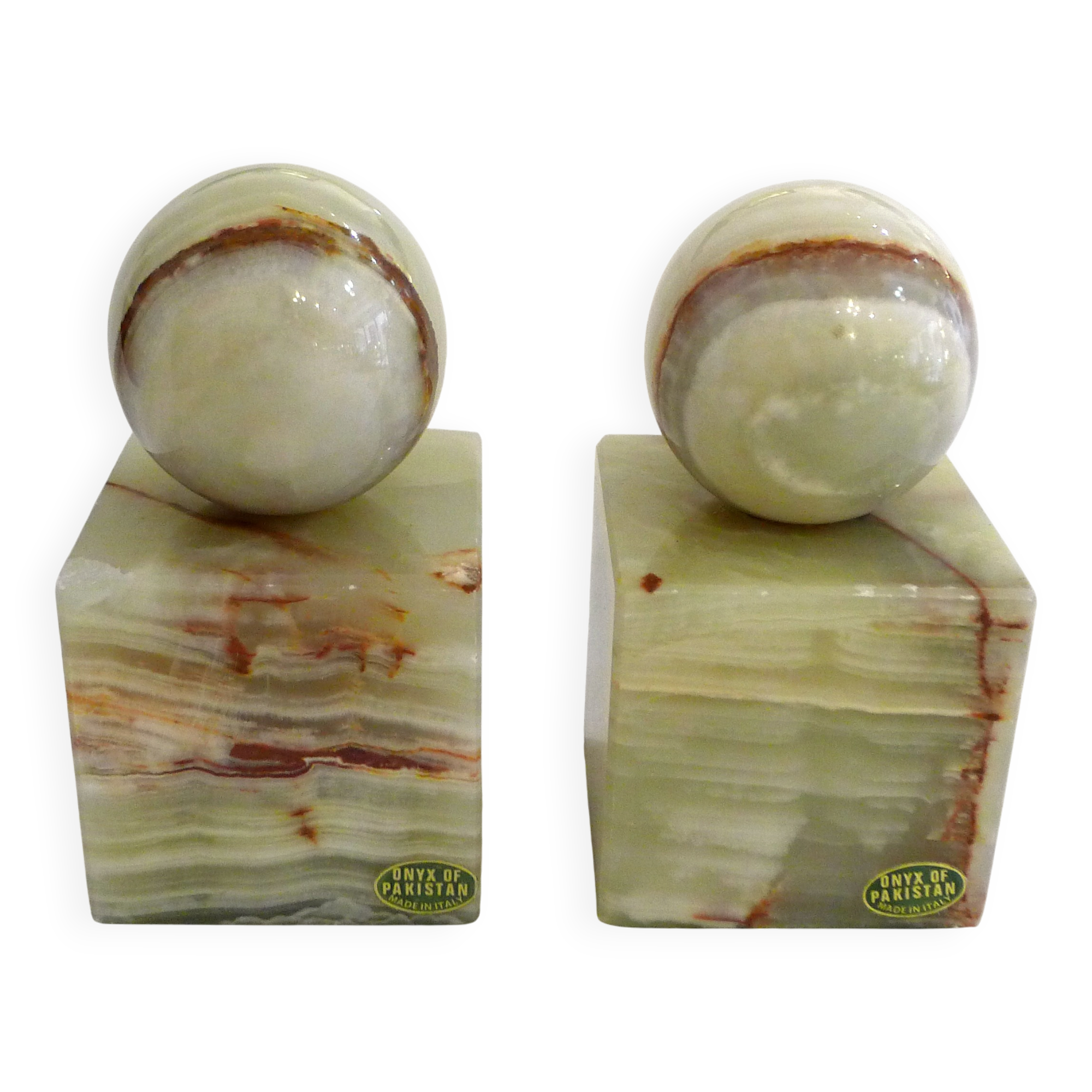 Pair of sculptural mid-century bookends in Onyx, Italy.