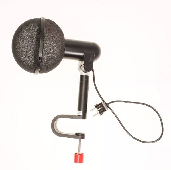 Roger tallon pour erco, lampe de table à pince, modèle ’micro’