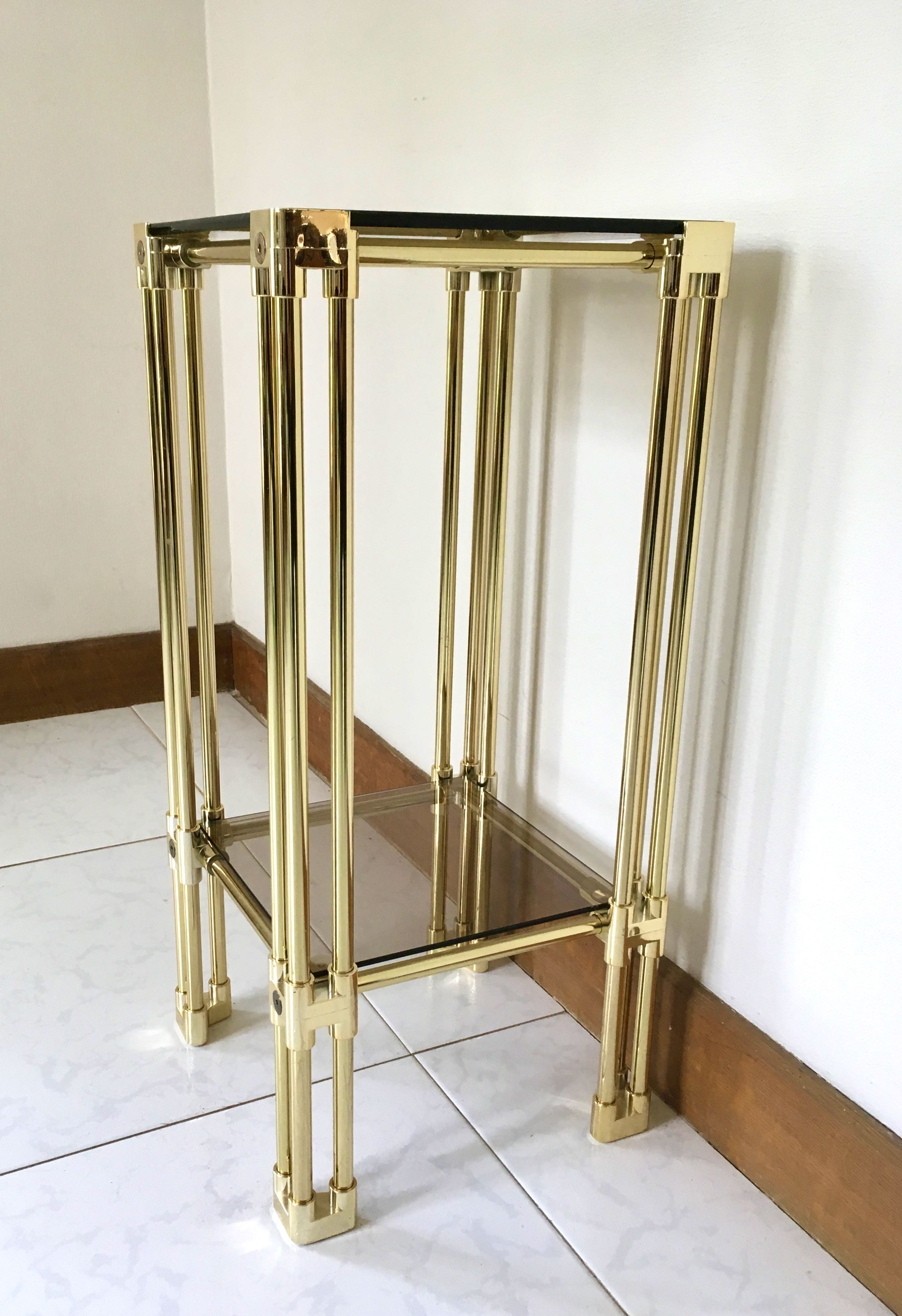 Guéridon design années 70 verre fumé et chrome doré