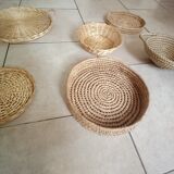 Suite of 6 wicker baskets and trays