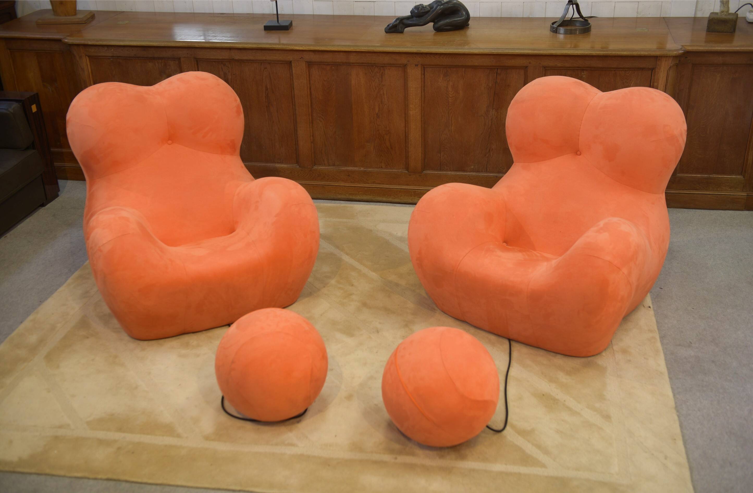 Pair of "Mamma" armchairs with footrest by Gaetano Pesce