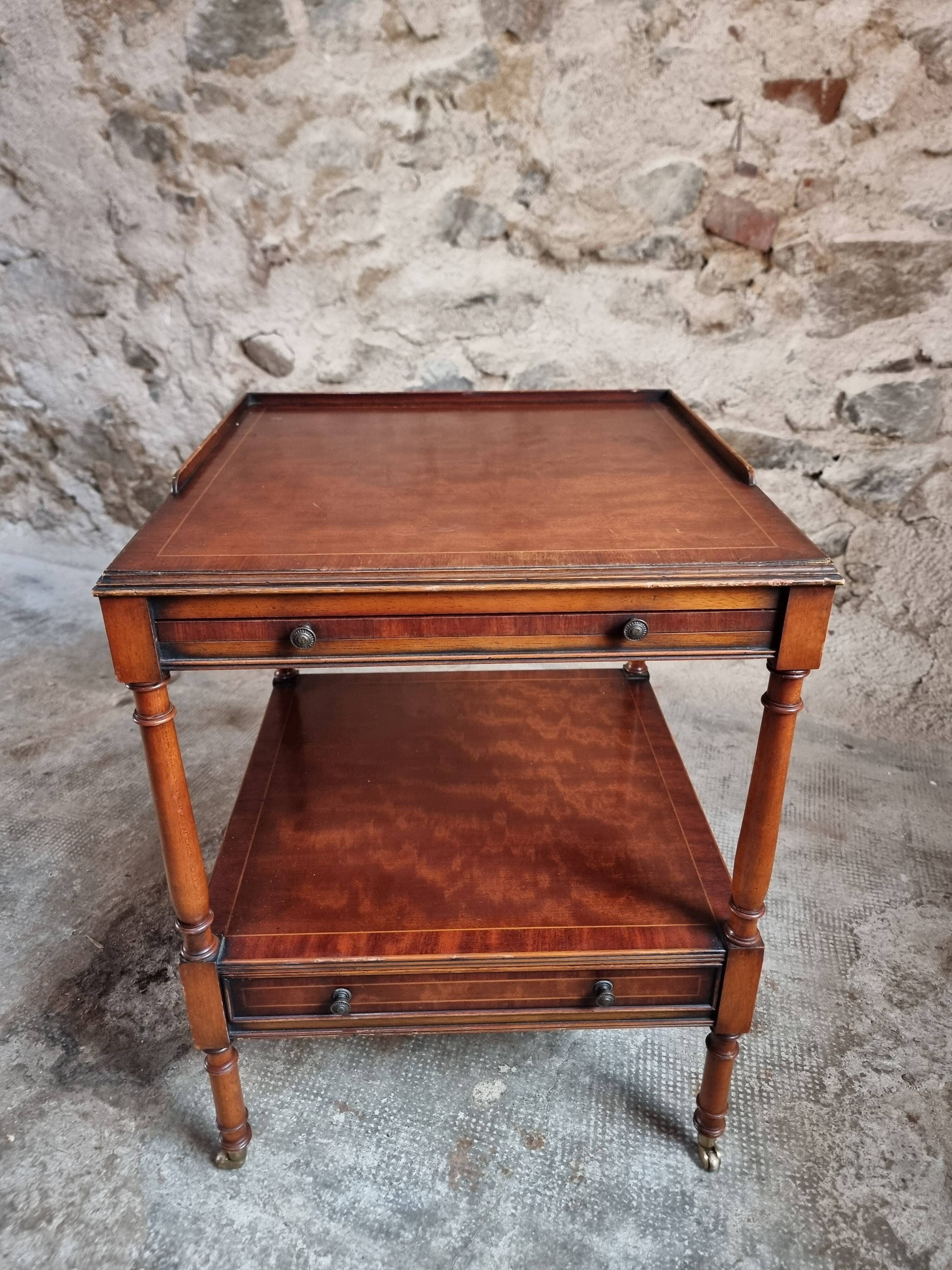 Table d’appoint vintage en acajou – France, années 50/60