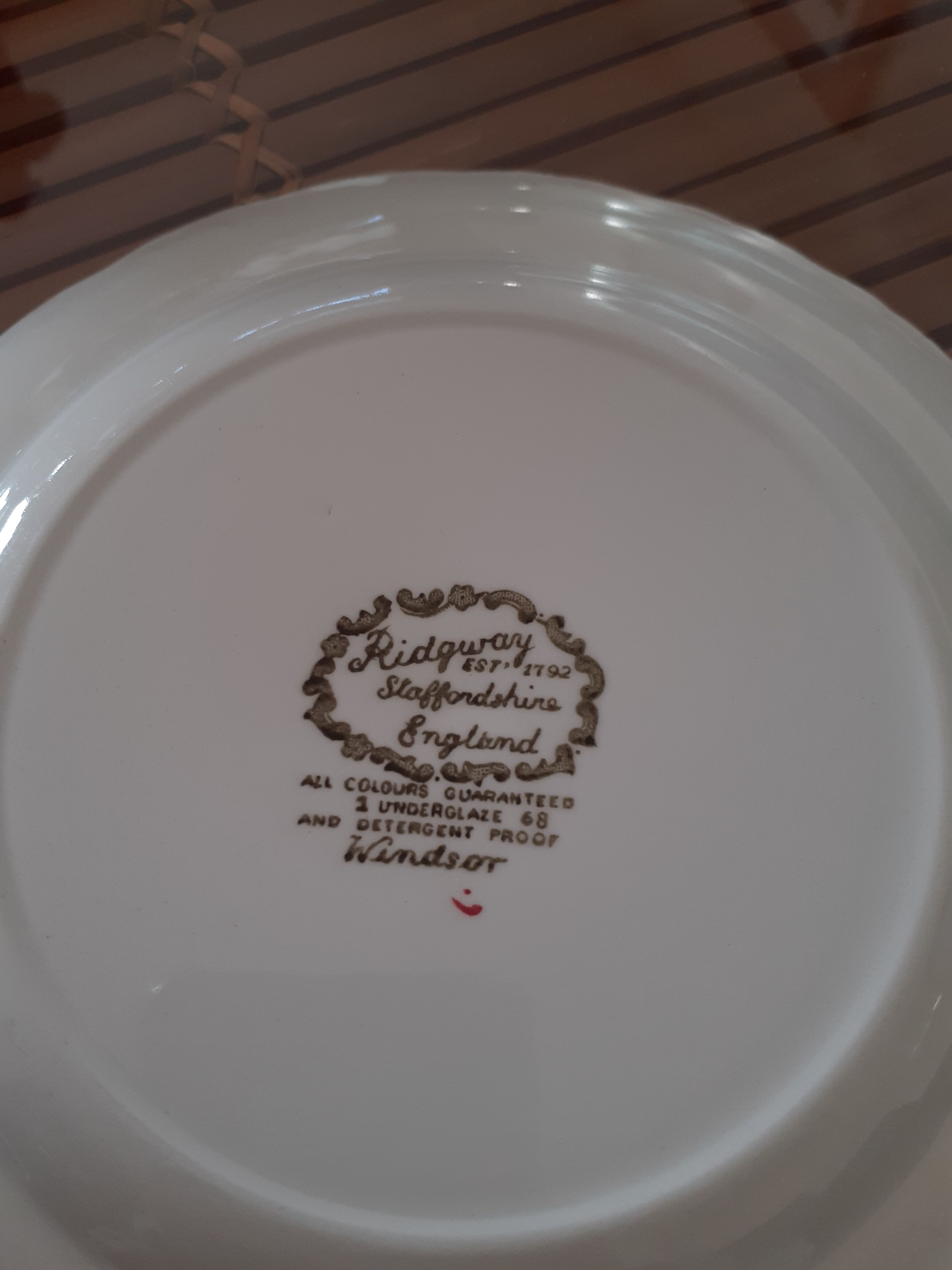 Ensemble 6 assiettes dessert 17 cm et un plat 25 cm Ridgway staffordshire england