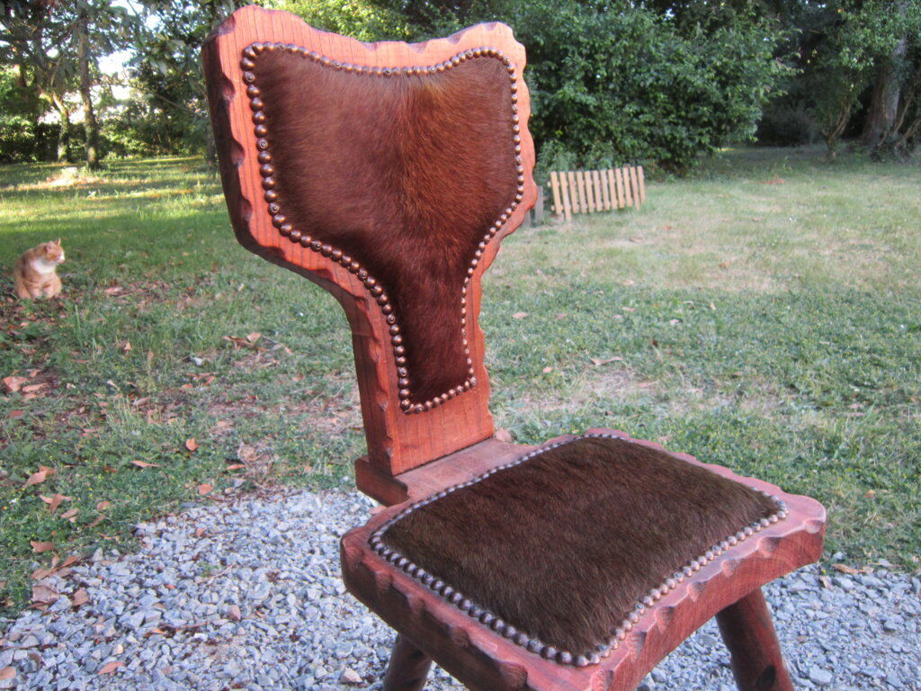 Chaise tripode esprit chalet