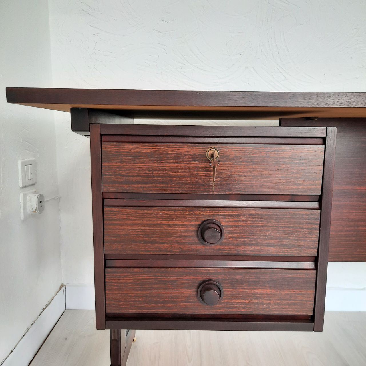 Center desk - vintage - AV contemporary furnishings