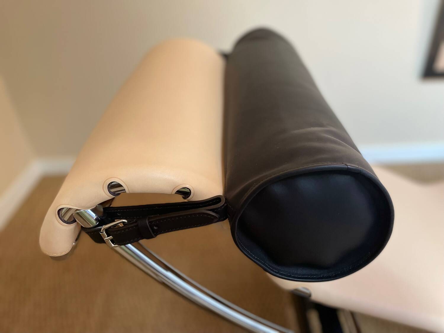 Magnifique LC4 Cassina/Vuitton en hommage à Charlotte Perriand