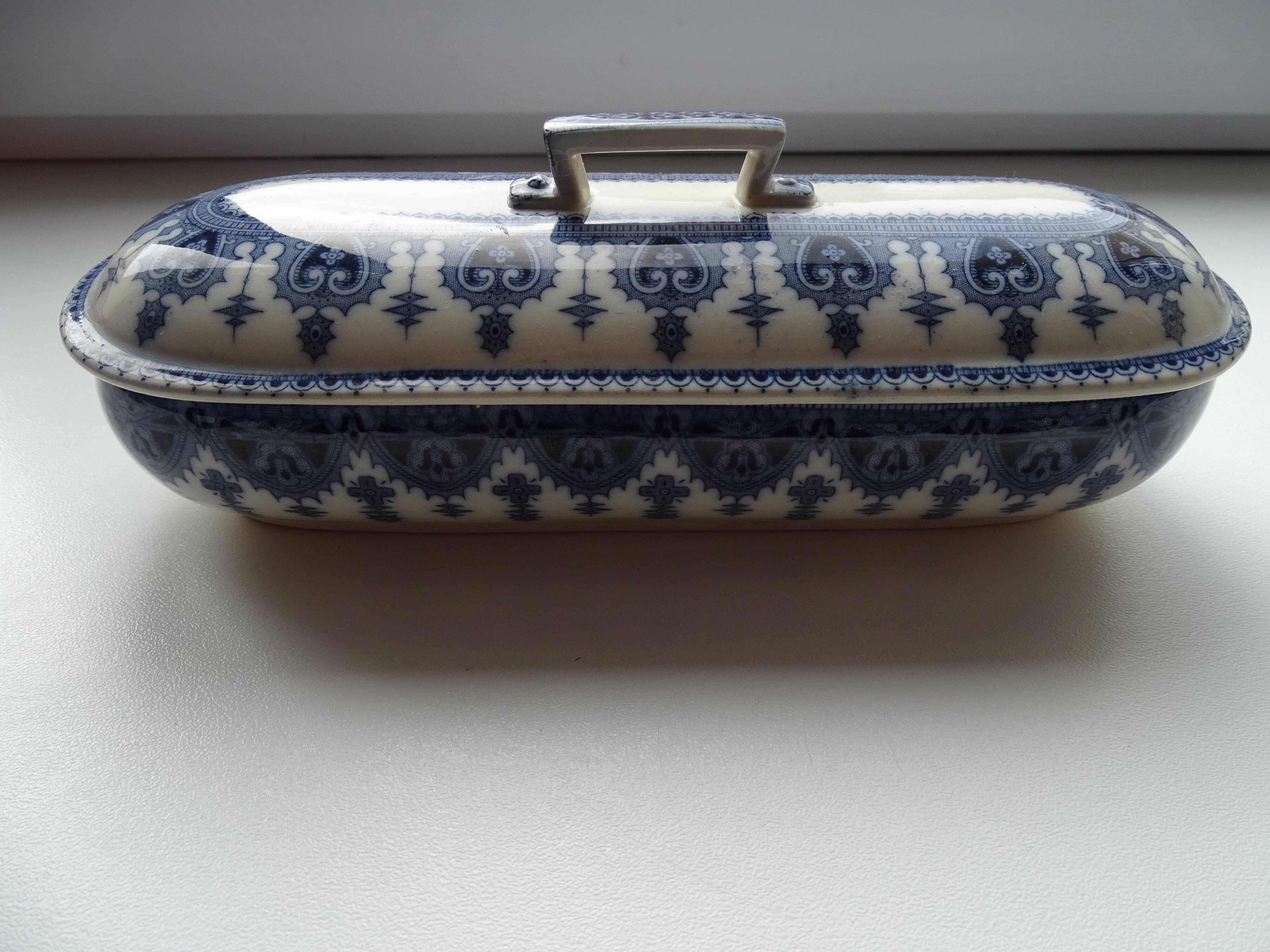 U & C Sarreguemines earthenware comb/toothbrush holder box, Calcutta model