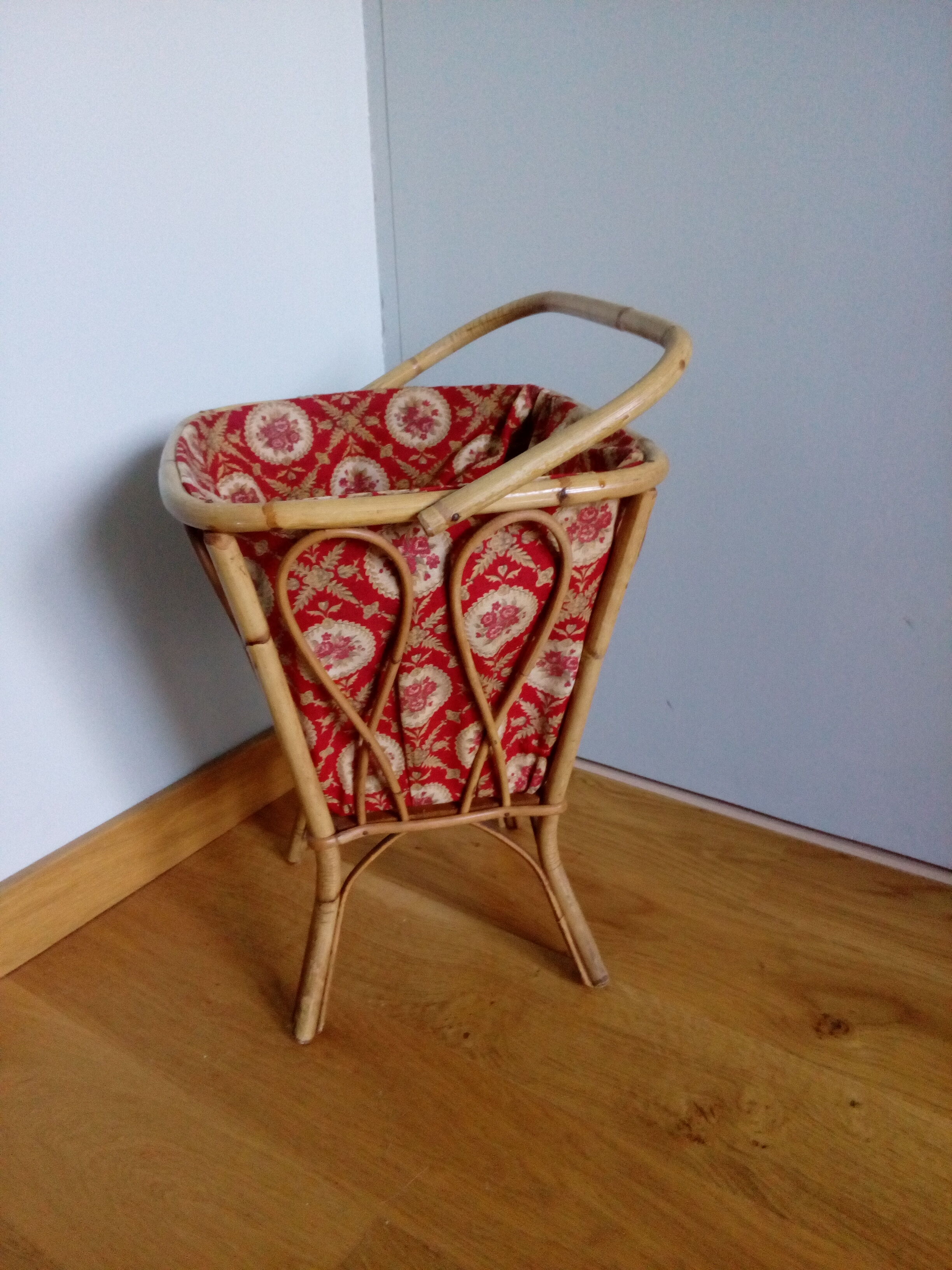Square-shaped 1960s wicker knitting cart worker