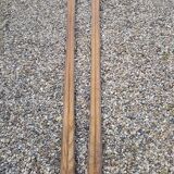A pair of skis