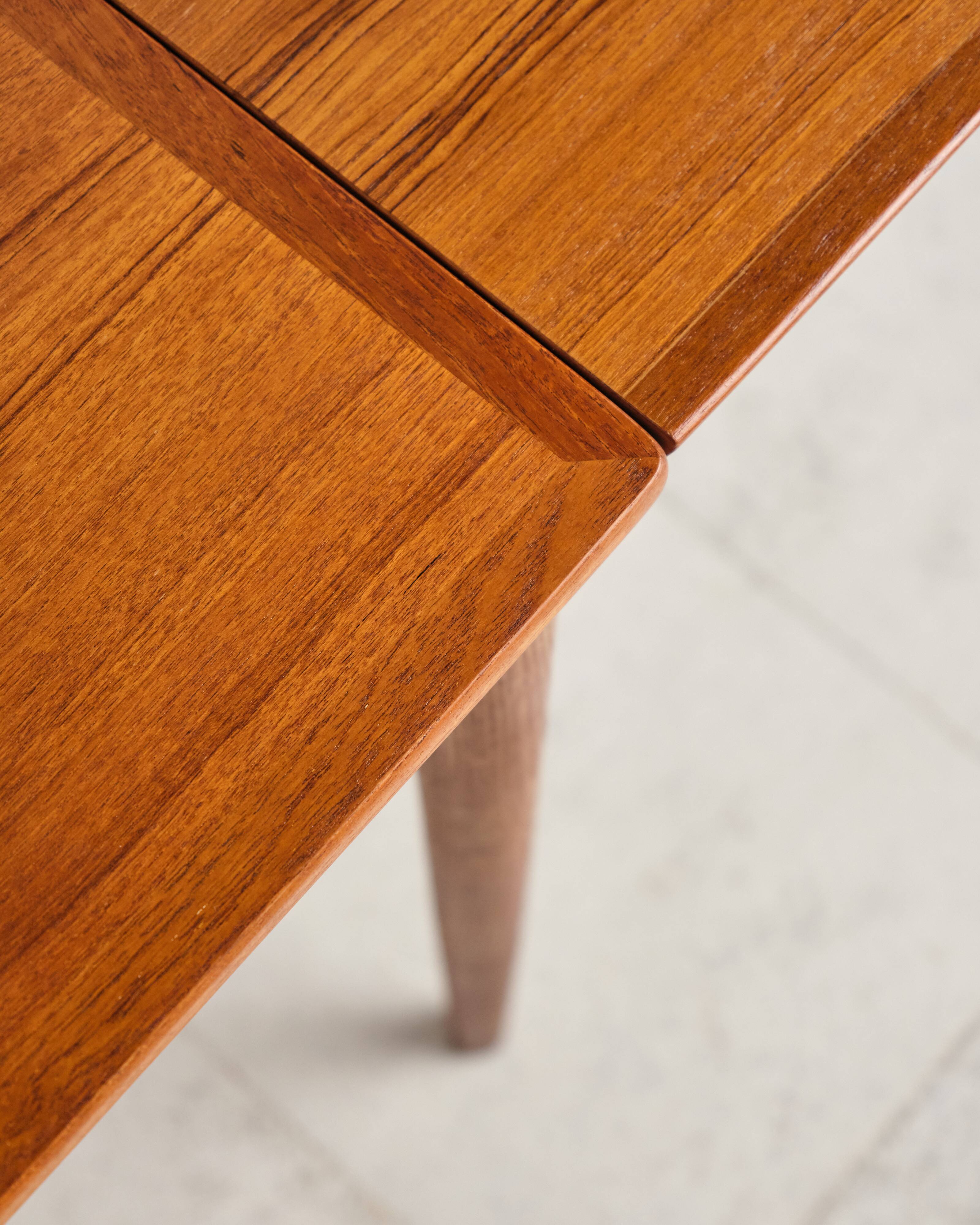 Extendable teak table by Poul Hundevad, Denmark