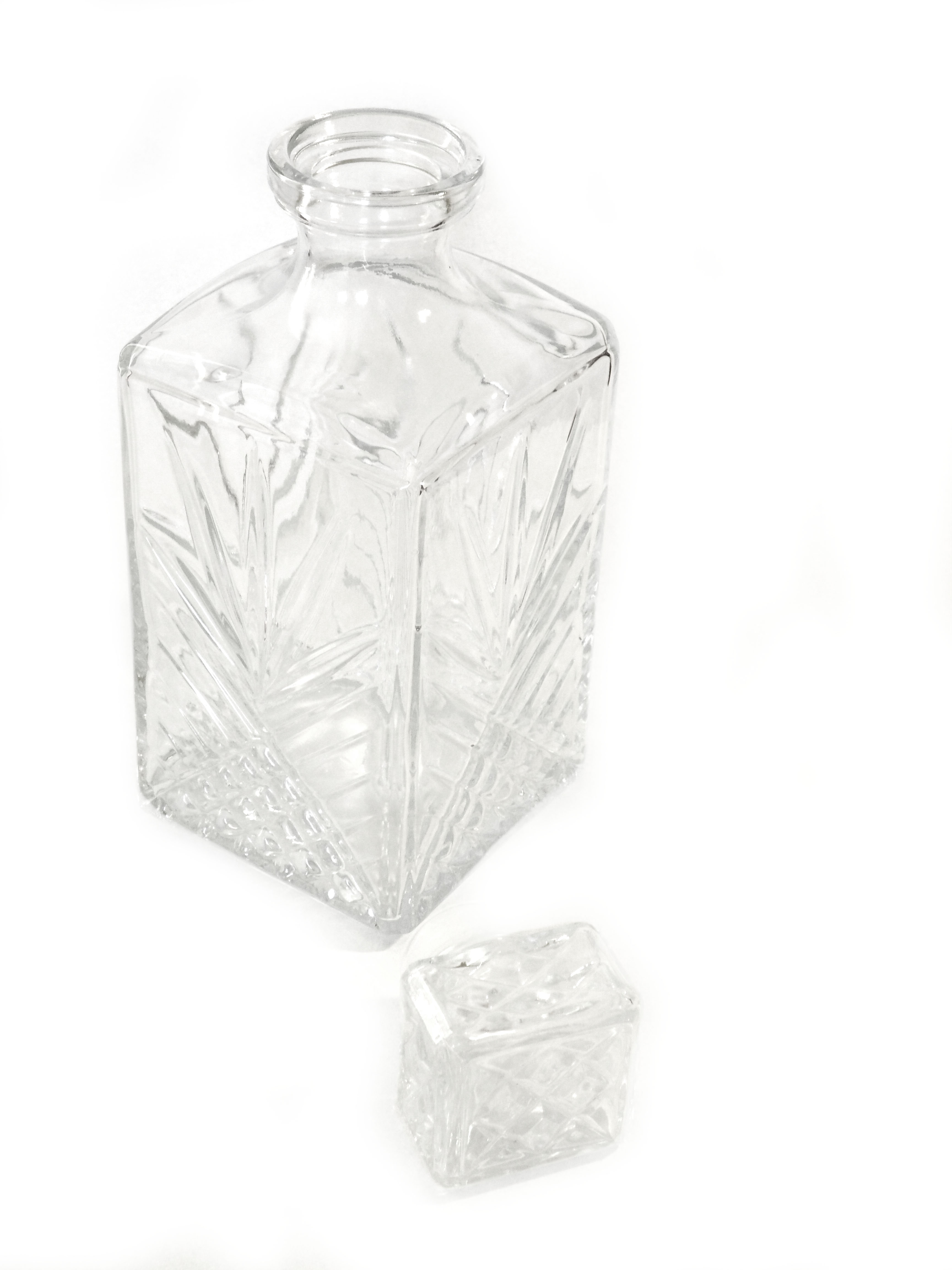 Whiskey decanter sparkle pattern