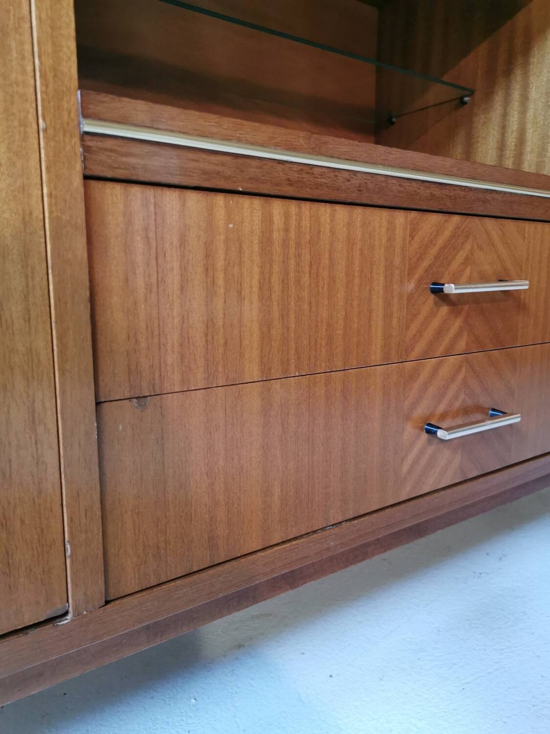 Compass feet sideboard