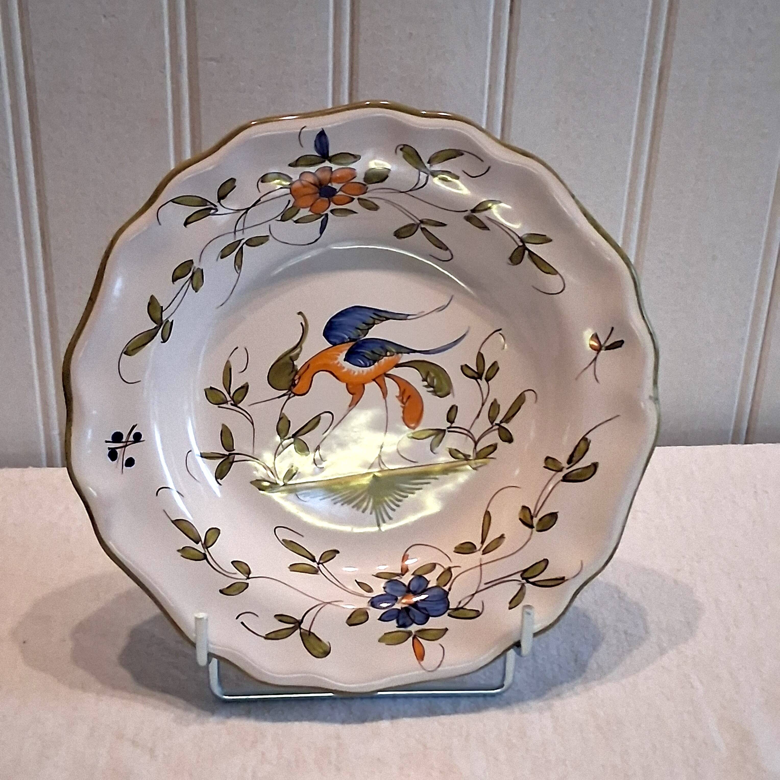 It's a beautiful deep plate "Martres la Tolosane" in very good condition.