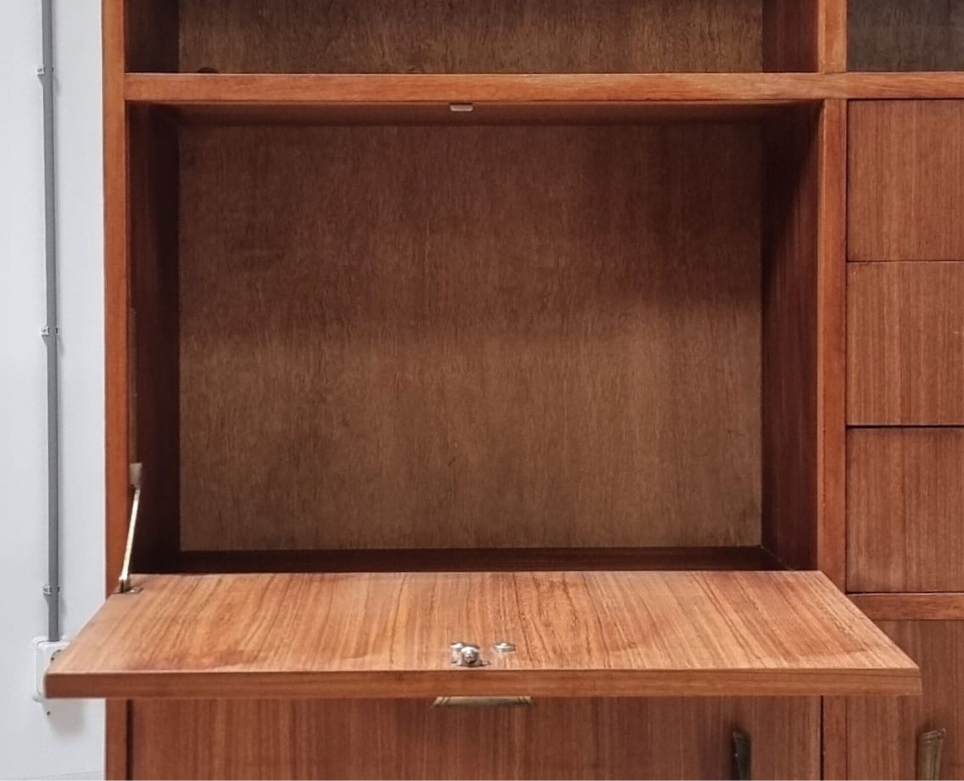 Highboard du milieu du siècle