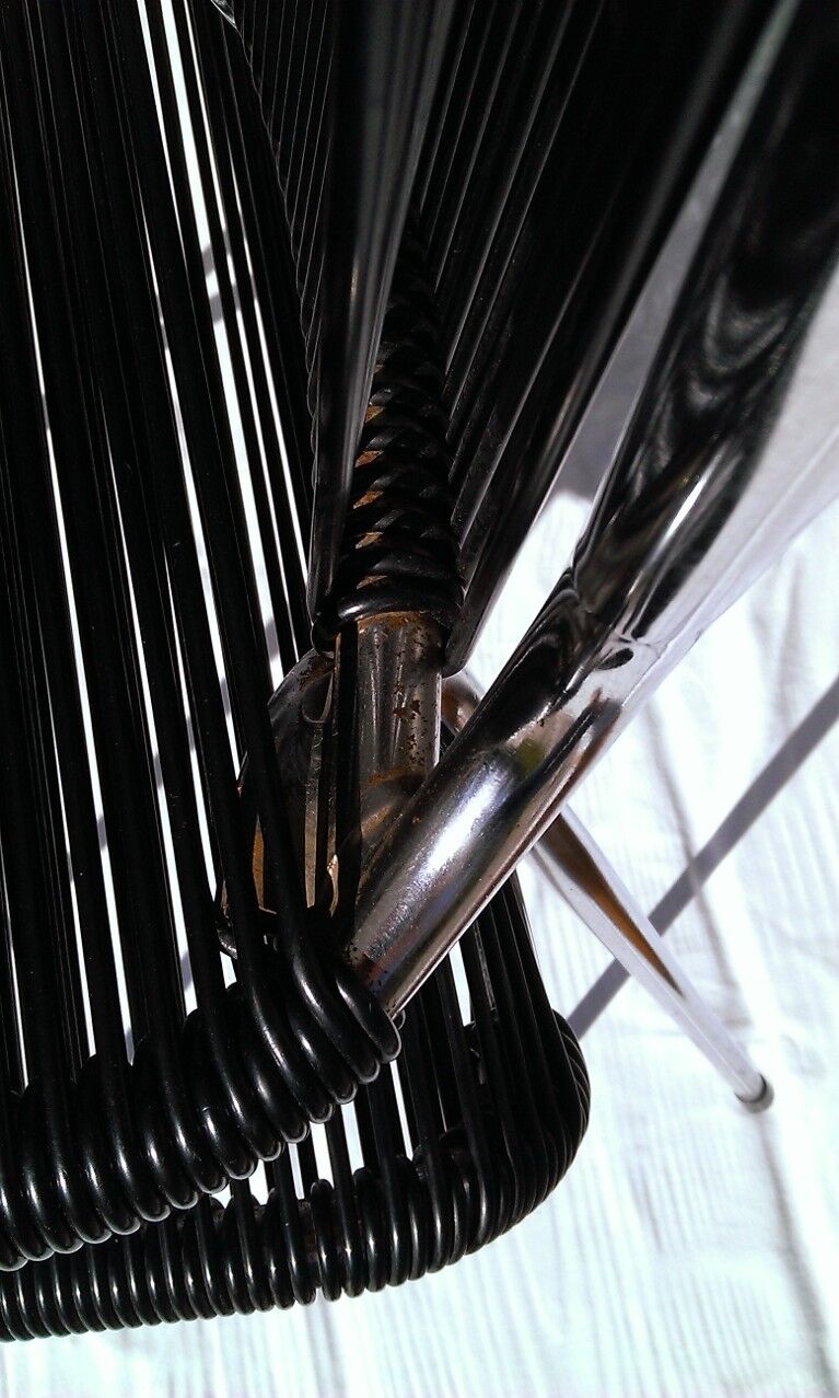 Series 4 chairs black scoubidou