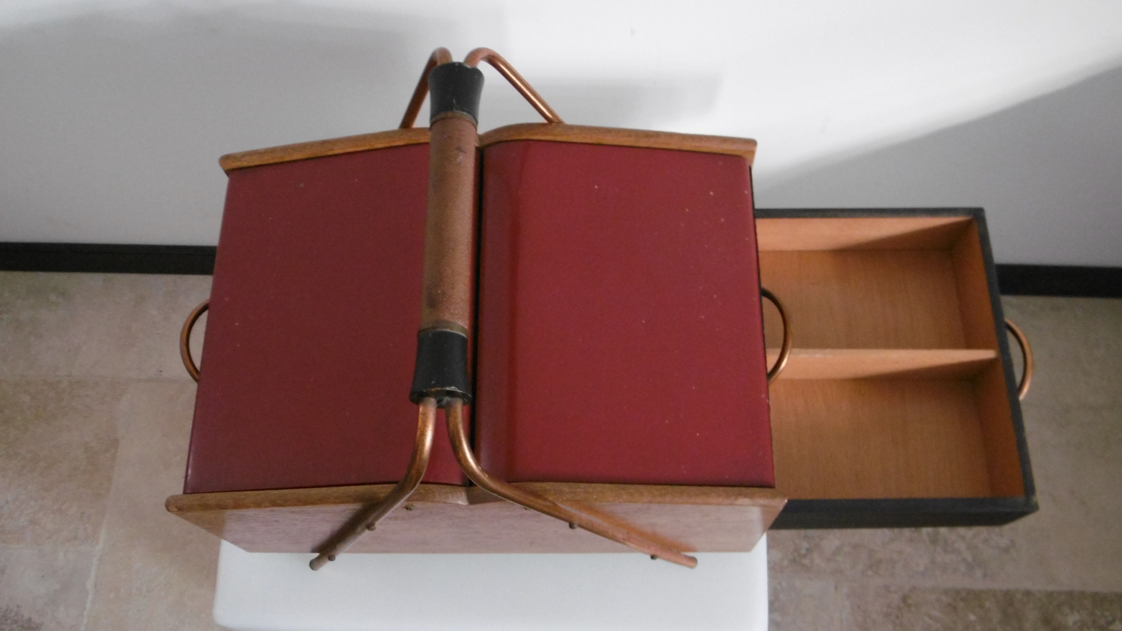 Two-color wood seamstress