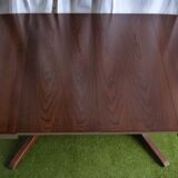 Extendable oval table