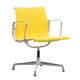 Fauteuil Aluminum Group EA107 de Charles et Ray Eames en tissu jaune.